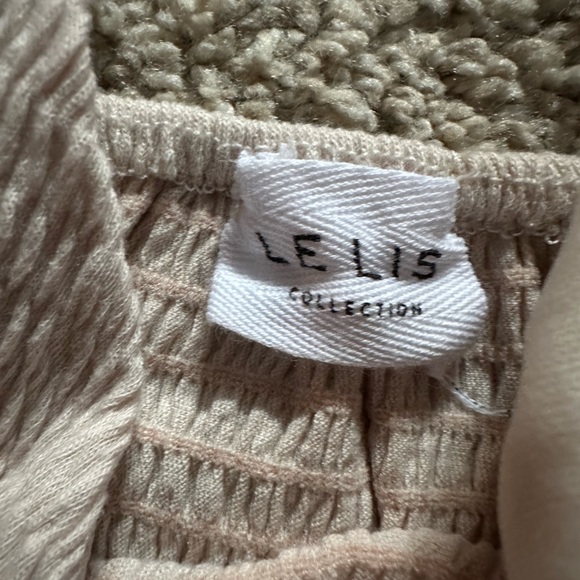 Lelis top from boutique - Picture 2 of 2